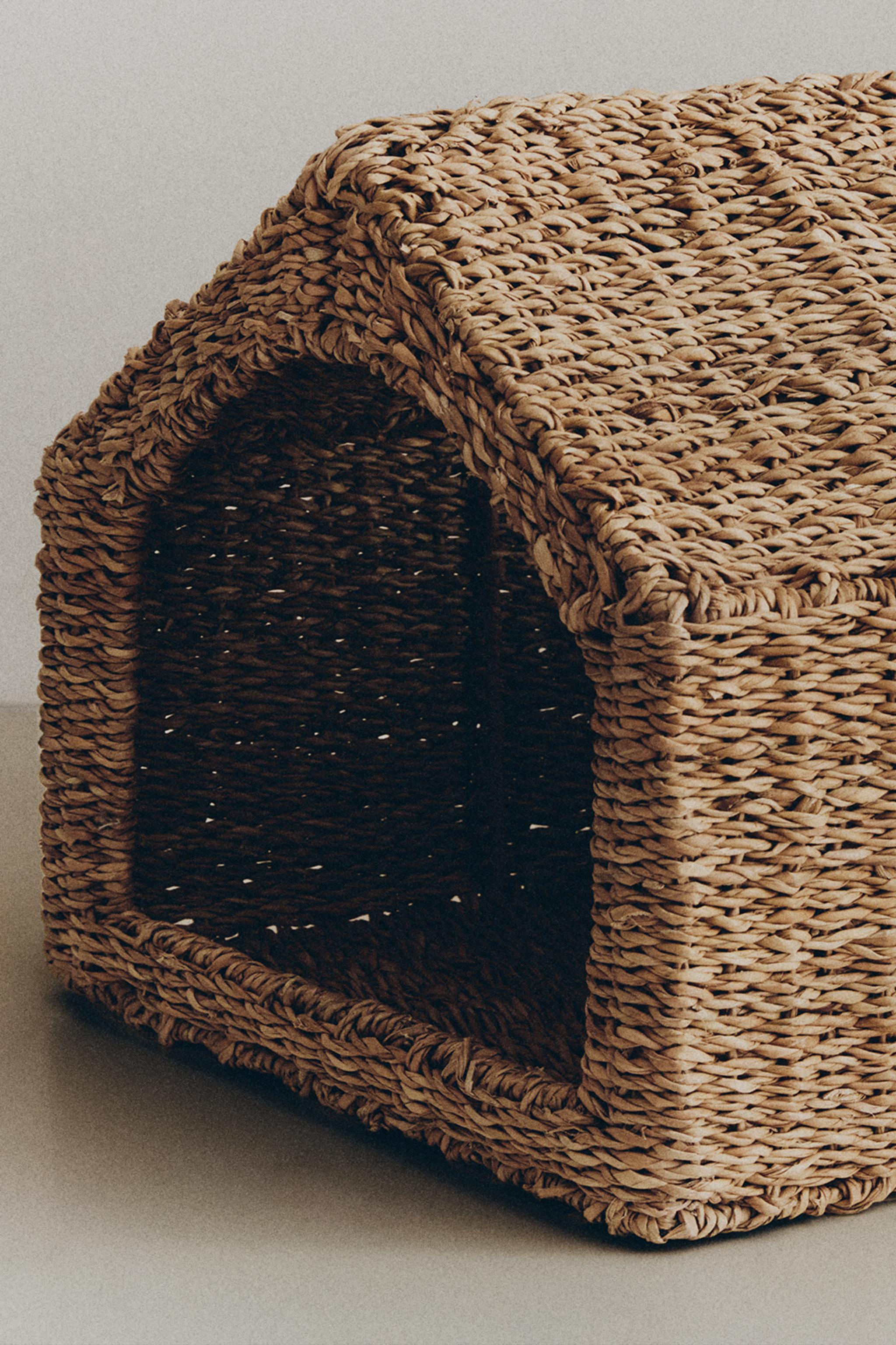 PET HOUSE